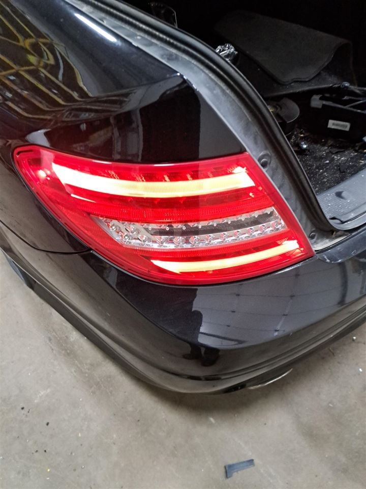 2012-2015 Mercedes-benz C250 Left Driver Tail Light Quarter Panel Mounted Oem