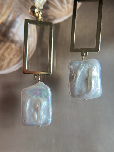 Women’s Rectangle Pearl Drop Earrings - Picture 2 of 2