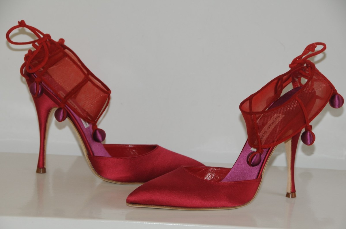 Escarpins Manolo Blahnik Oncia Rouge Satin - Pompons Aux Chevilles, Talons Aiguilles, Tailles 38 Et 40.5, Neufs Avec Boîte