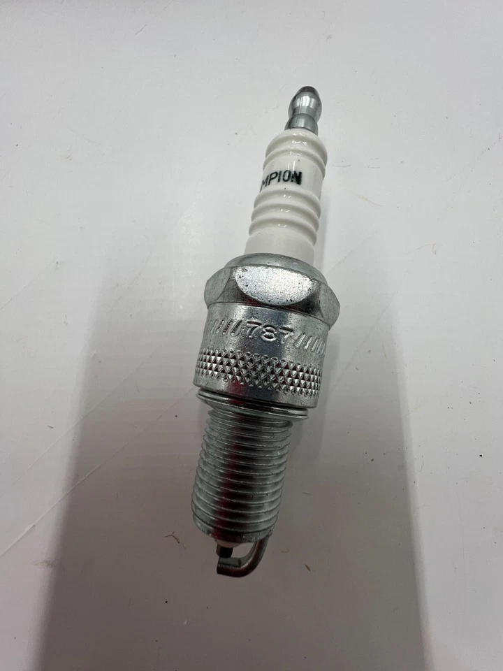 (QTY 8) Свеча зажигания Champion Copper Plus RN12YC 404 для 2000 Chevrolet Metro - Изображение 3 из 4