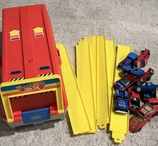 Vintage Hot Wheels 2 in 1 Store & Race Carrying Case Race Ramp Tracks Cars