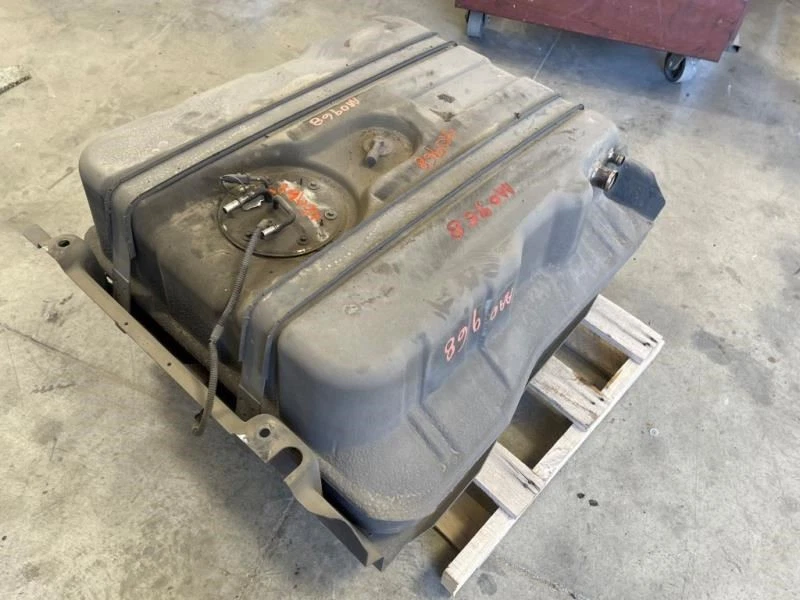 05-10 Ford F450 Super Duty USADO eje trasero tanque de combustible diésel 40 galones ENVIADO Foto 3 de 4