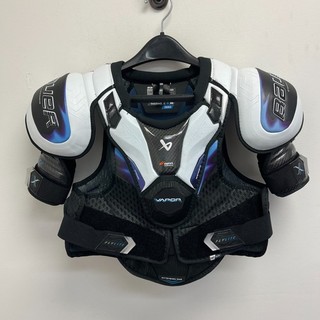 BAUER VAPOR FLYLITE Intermediate Ice Hockey Shoulder Pads. Size Medium.