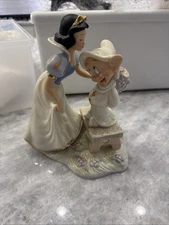 LENOX DISNEY SHOWCASE DOPEY'S SWEET REWARD SNOW WHITE WITH ORIGINAL BOX