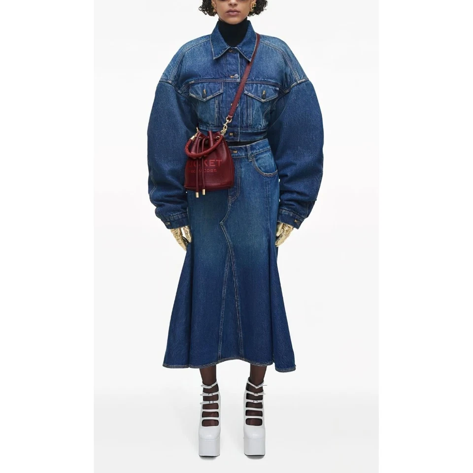 Bolsa tiracolo Marc Jacobs feminina The Bucket balde de couro vermelho borgonha sistema operacional - Imagem 2 de 4