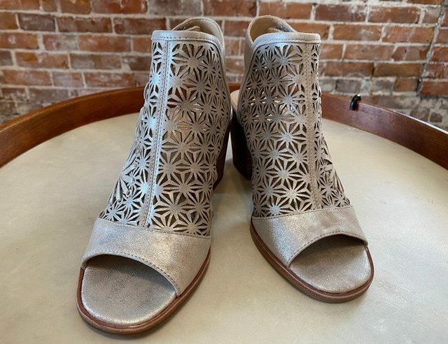 vince camuto kalison