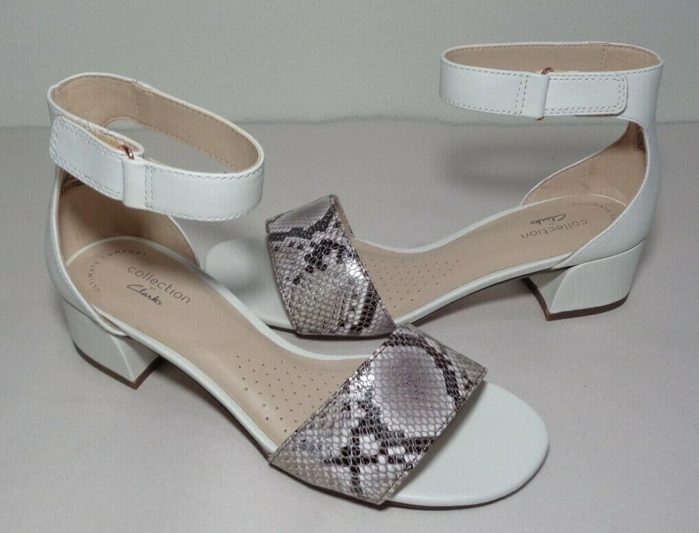 Sandali Clarks taglia 6 larghi CAROLEIGH ANYA bianchi stampa serpente nuovi scarpe donna