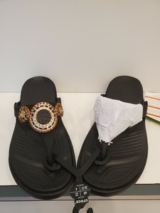 crocs women's sanrah diamante wedge flip