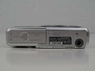 Sony Cyber-Shot DSC-W35 7.2MP Compact Digital Camera Silver NEEDS
