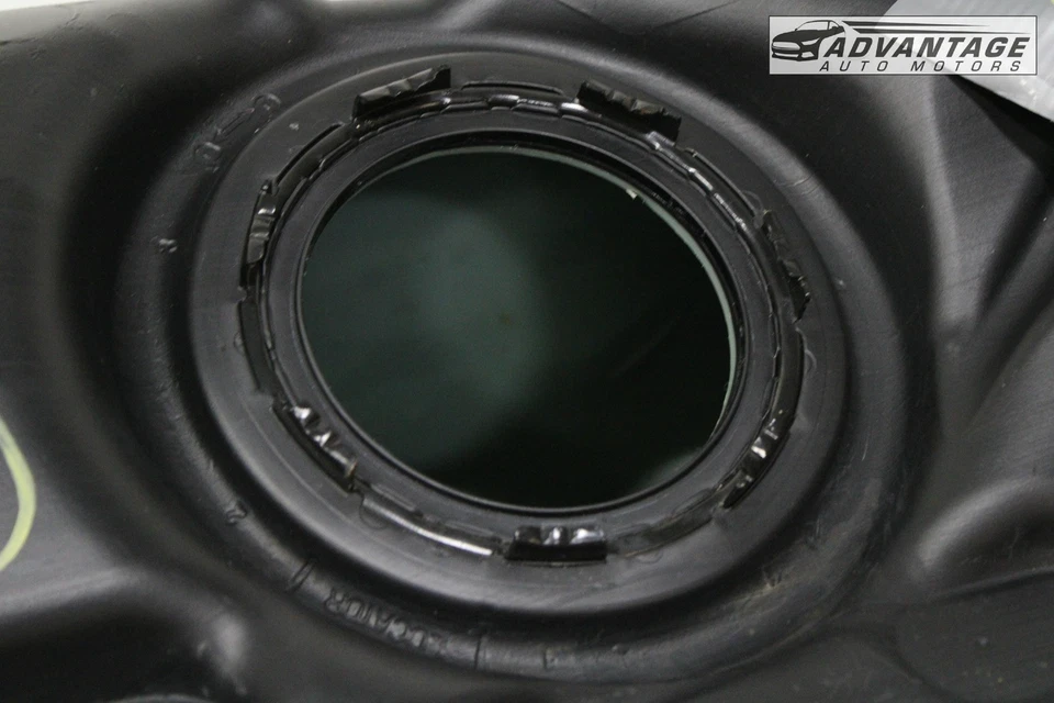 Chevrolet Camaro 2021-2024 3,6 L llenado de gasolina tanque depósito botella OEM Foto 4 de 4