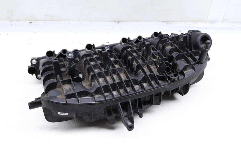 AUDI Q5 80A 2018-2023 - Colector de admisión 06L133201FR Foto 2 de 4