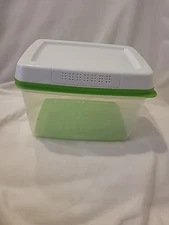 Rubbermaid FreshWorks 17.3 Cups 4.1L Produce Saver Vented Food Storage Container