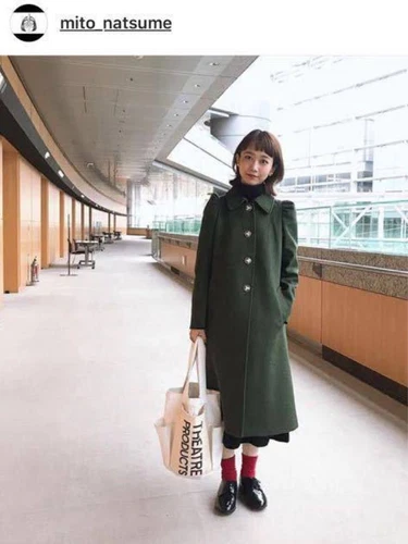 Cappotto Miu Miu verde con bottoni floreali