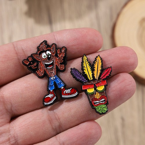 4 Pack Crash Bandicoot Woah Enamel Pin Retro Video Game Aku Aku Lapel Badge Gift - Picture 4 of 12