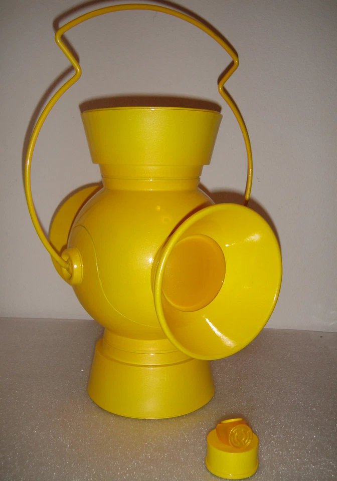 JLA TROPHY ROOM GREEN LANTERN SINESTRO YELLOW POWER BATTERY PROP Replica Statue - Image 4 of 4