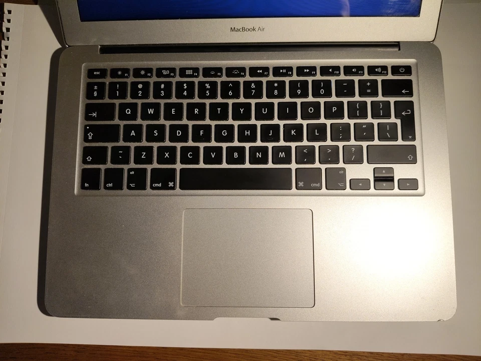 Apple MacBook Air 13" · i5 5th gen 1.8 GHz · 8GB · 128GB, foto 3 di 5
