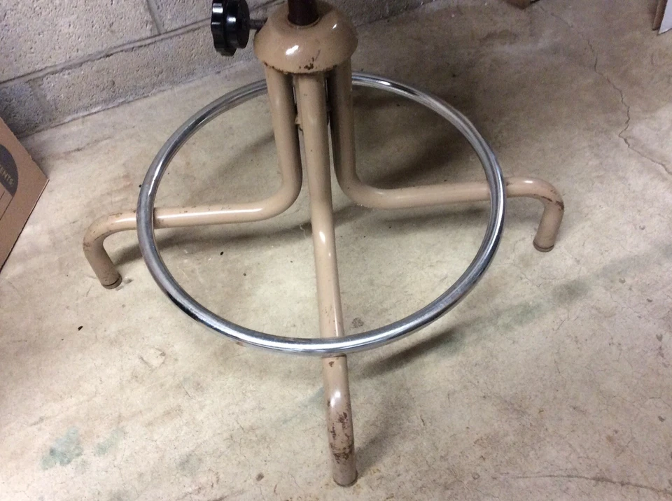 "Taburete industrial vintage de metal/tela con riel de pie ajuste de 20"" a 27"" - muy bueno" Foto 3 de 4