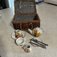 Reutter Porzellan Mini Tea Set w/ Wicker Basket, Teapot Cups Plates, Teddy Bears