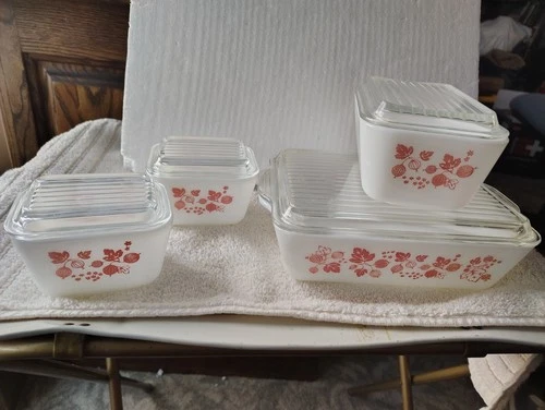 Vintage PYREX Gooseberry Pink Refrigerator Baking Dish Set w/Lids 8 Pieces