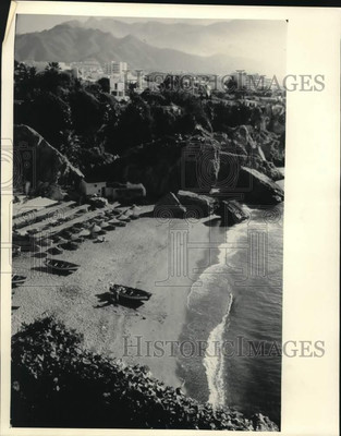 1986 Press Photo Town of Nerja Scene Between Mountains and Sea on Costa Del Sol