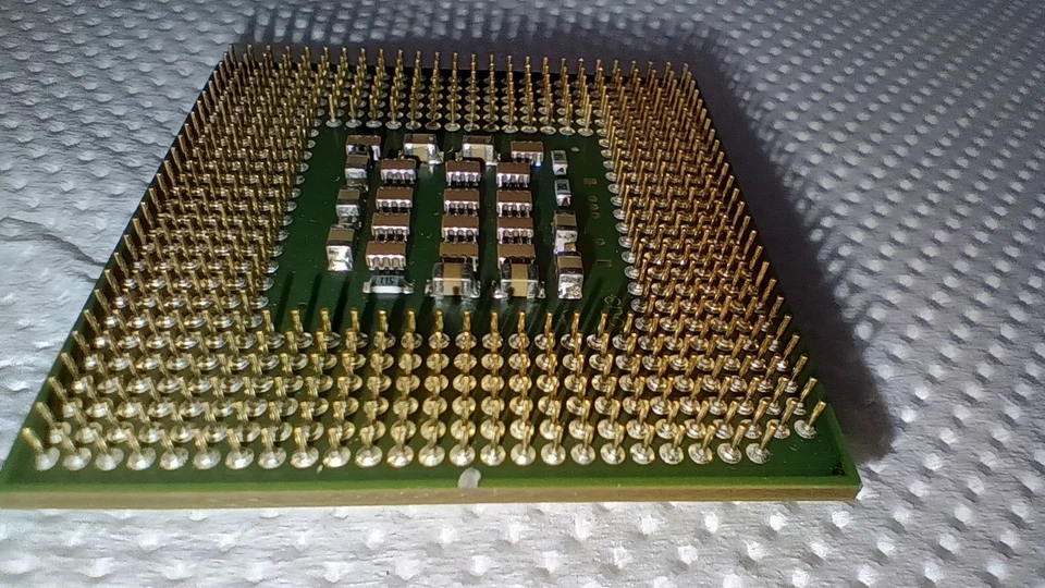 Intel Pentim 4 3.00Ghz 1MB Cache L2 - Bus 800Mhz (Socket 478) - Immagine 3 di 4