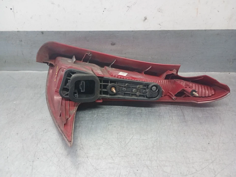 6350R4 LAMPADA POSTERIORE SINISTRA / 6350R4 / 5371974 PER PEUGEOT 206 SW 2E/K - Immagine 3 di 4