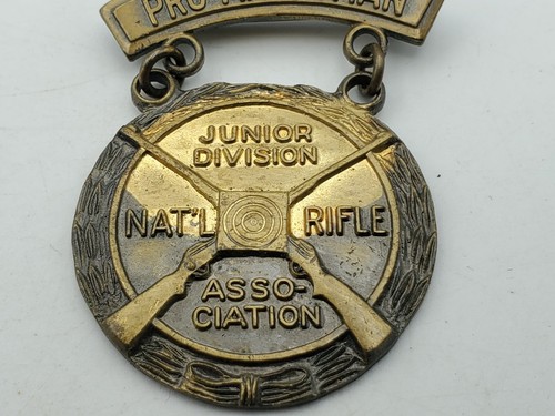 NRA Pro-Marksman Calificación Insignia Medalla Prendedor Premio Levaduras Originales Tarjeta De Colección - Imagen 6 de 16