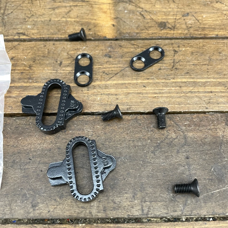 Wellgo Cleats SPD WPD-98A Pedal  Black  Parts Screws   MTB ATB Vintage  Cleats - Image 3 of 4