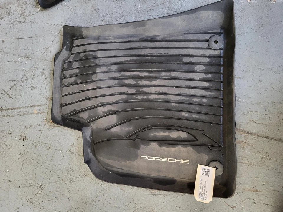 Alfombrillas de goma para piso delantero y trasero 4 piezas 2018 Porsche Macan 2015 2016 2017 Foto 2 de 4