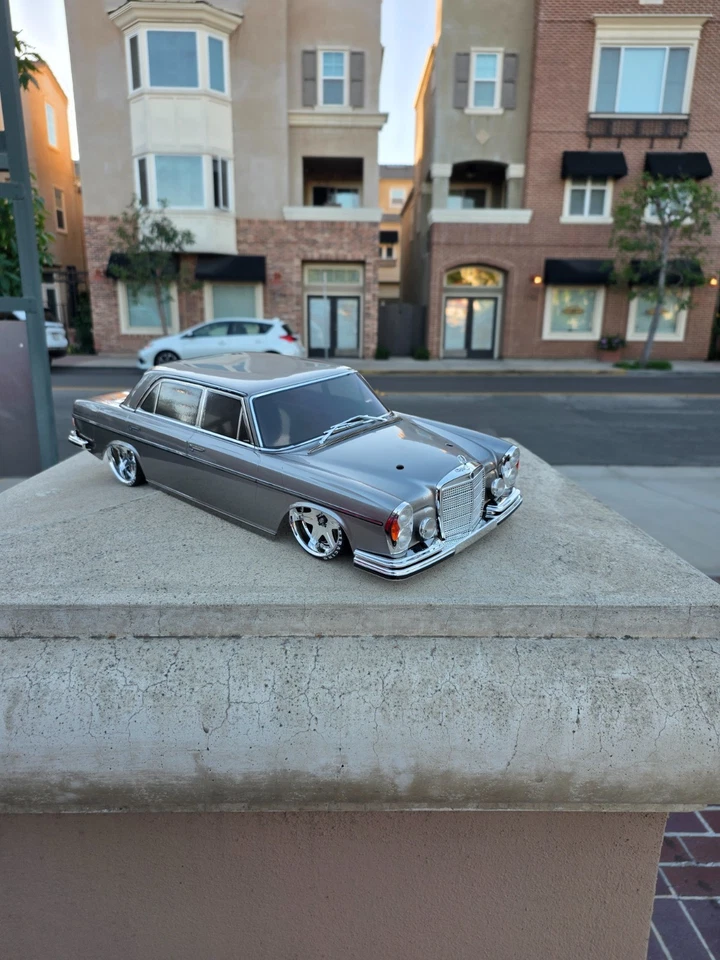 200mm 1/10 Custom Paint Kyosho MERCEDES 300 Low Rider 4Tec 3.0 WB 274mm - Image 3 of 4