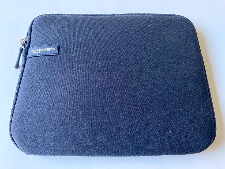 NUEVO Amazon Basics Negro Tablet Funda Suave/Bolsa/Funda/Funda - 8" x 10" (Exterior) Foto 2 de 3