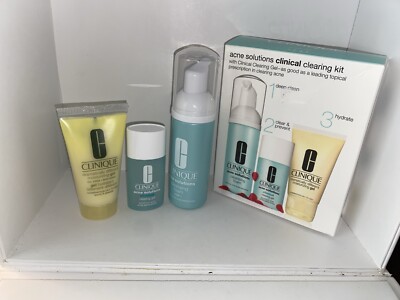 Clinique Acne Solutions Clinical Clearing Kit Cleansing foam+ clearing gel +more