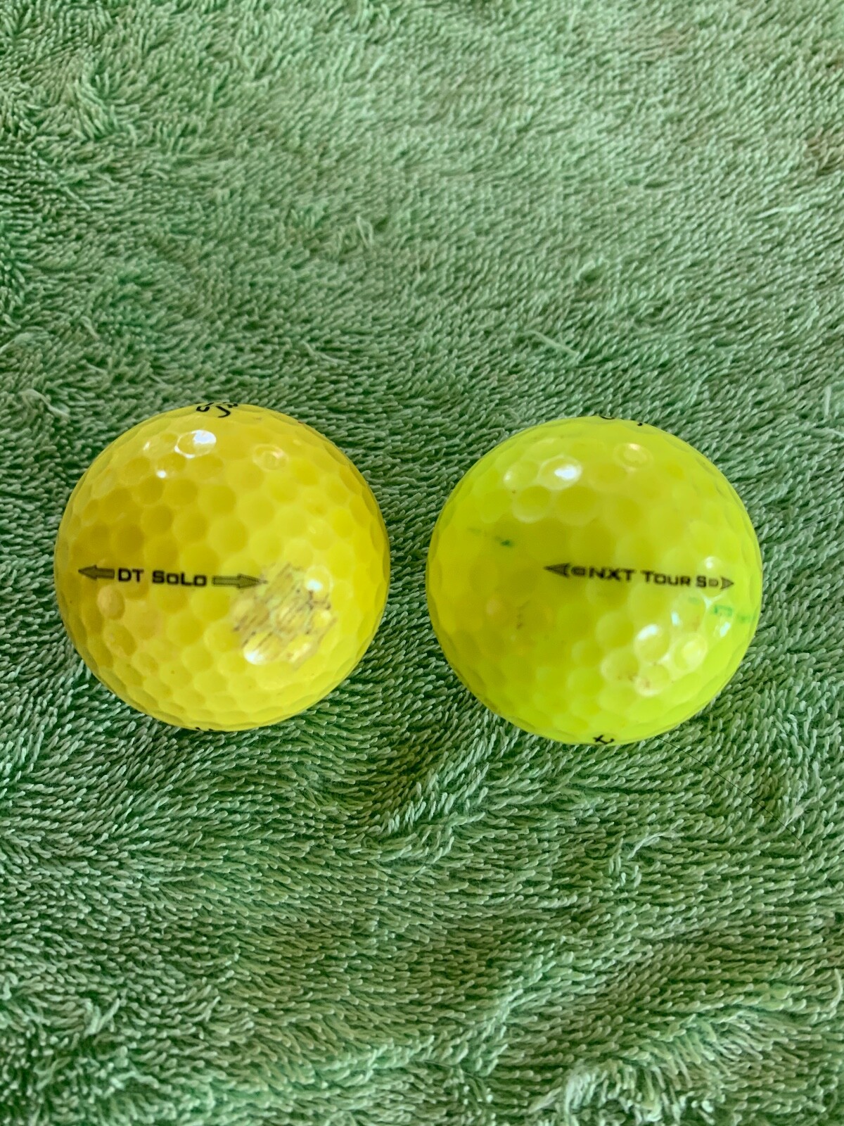 2 Titleist YELLOW GOLF BALLS # 1 DT SOLO, # 4 NXT TOUR S, LOGO golfballs