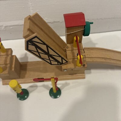 Plateforme Avec Ascenseur Brio 33532 – Train En Bois Vintage (occasion)