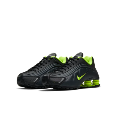 靴 NIKE SHOX BLACK/GREEN Nike Shox R4 'Black Volt lime Green' CW2626-002 GS Boys size 6y or