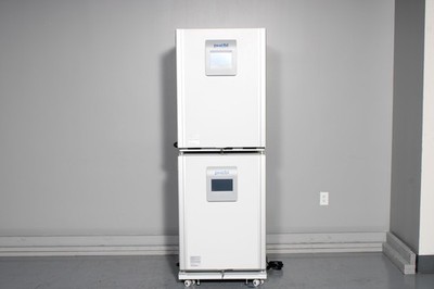 PHCbi MCO-170AICUVHL-PA CO2 Incubator (Dual Stack) W/ 4x Shelves and Accessories
