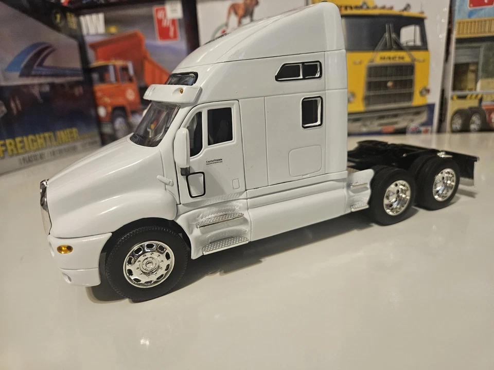 1/32 Scale Diecast Replica By Welly Kenworth T2000 - Image 3 of 4