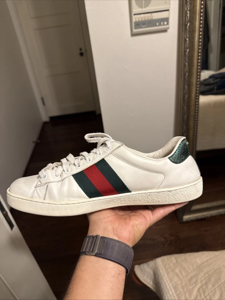 Zapatillas Gucci Ace con Bordado de Abeja Cuero Blanco Foto 3 de 4