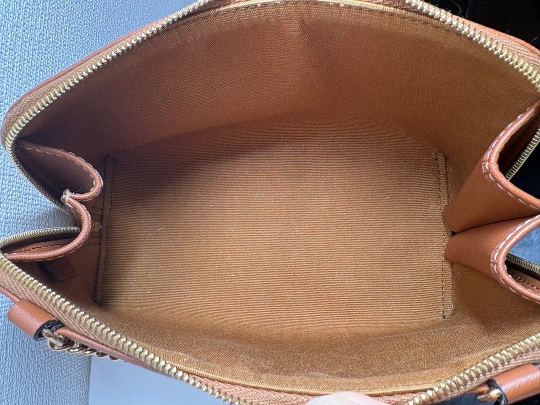 Authentic, beautiful condition CELINE Chain Clutc… - image 4