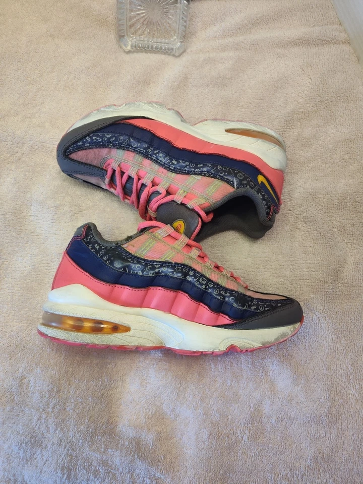 Nike Youth Air Max 95 Rosa/Púrpura/Gris C19933-500 Niñas Zapatos para Correr Talla 4Y Foto 3 de 4