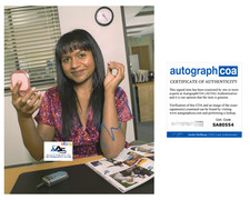 MINDY KALING AUTOGRAPH SIGNED 8X10 PHOTO THE MINDY PROJECT THE OFFICE ACOA