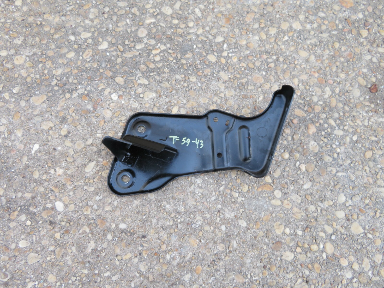 2014-2019 MASERATI GHIBLI 3.0L FRONT RADIATOR RIGHT MOUNT SUPPORT BRACKET OEM
