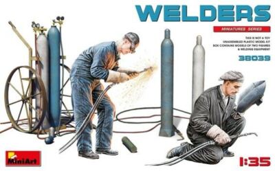 1/35 Miniart Welders (2) w/Equipment