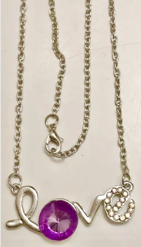 Collar de cadena LOVE enchapado en plata con estrás de cristal púrpura nuevo sin etiquetas más sorpresa Foto 3 de 4