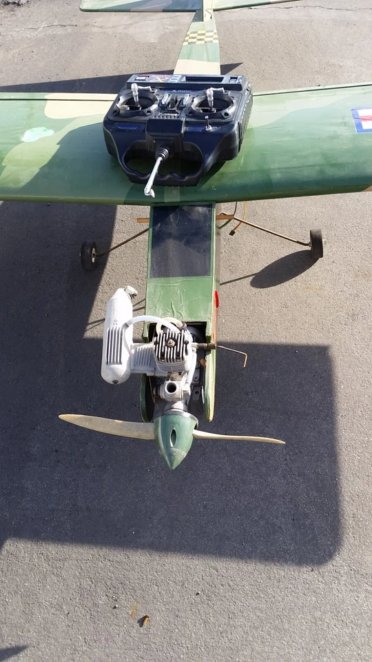 Avión RC Grande 50" con Sistema Hitec Flash 4 X Sistema de Radio Control Digital Foto 2 de 4