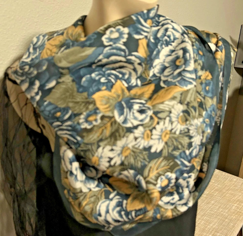 Preciosa bufanda vintage de seda de 35 x 35 pulgadas, azul grande, tostado, blanca con patrón floral Foto 4 de 4