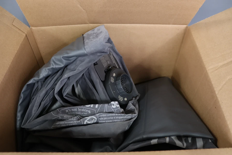 Intex Twin 13  Intex Dura Beam Plus Series Mid Rise Airbed Mattress with Built - Image 4 of 4