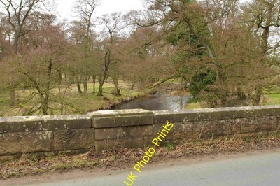 Foto A2 Bench Mark, Low Burn Bridge Masham befindet sich am Upstream Para c2013
