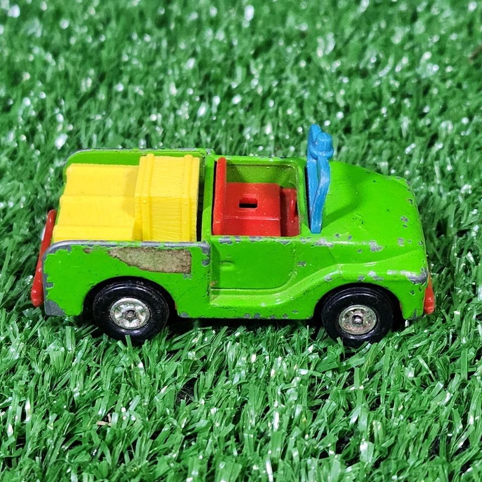 Vehículo camioneta pick-up vintage Aviva Peanuts Gang Snoopy verde fundido a presión Foto 4 de 4