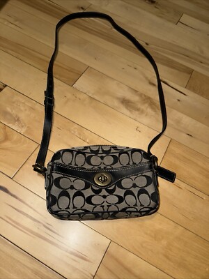 Signature Canvas Crossbody Pochette Bag Coach Signature